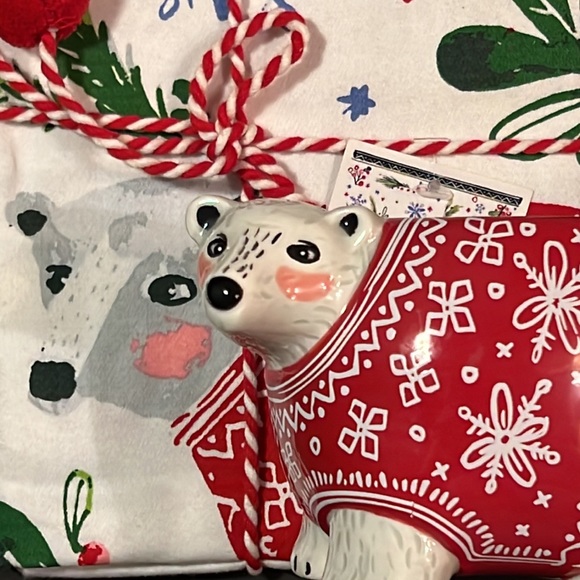 Polar bear mugs & matching dish towel-ready for gift with pompom string tie-NWT - Picture 2 of 11